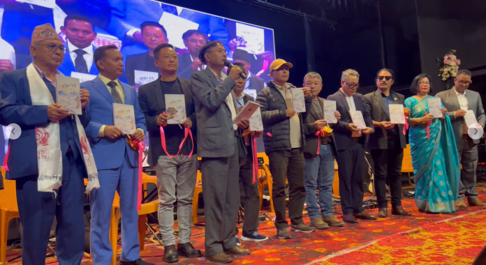 अमेरिकामा बस्दै आएका स्रष्टा आरबी खड्काको ‘फर्केर हेर्दा’ मिरिकमा लोकार्पण